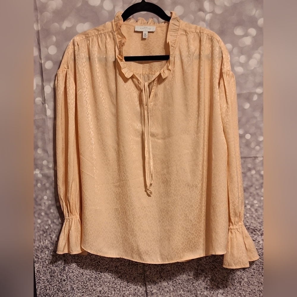 New directions peach colored ruffled longsleeve blouse Sz M